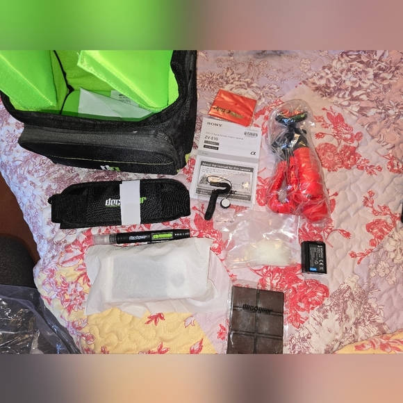 BRAND NEW Sony ZV-E10 Mirrorless camera - Picture 9 of 13